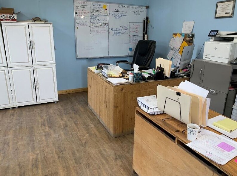 More Photos Of 104 Terrace Ln, Craig Service For Lease