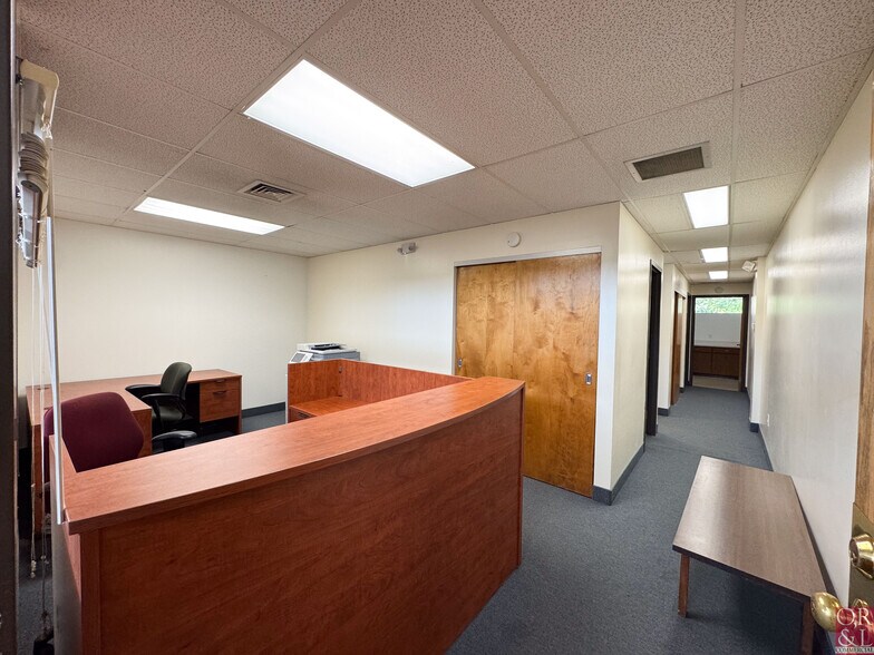 More Photos Of 15 Palomba Dr, Enfield Medical For Sale