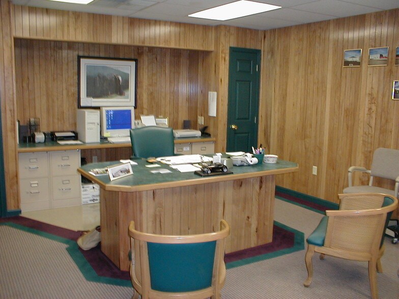 More Photos Of 3290 Claremont Ave, Evansville Manufacturing For Sale