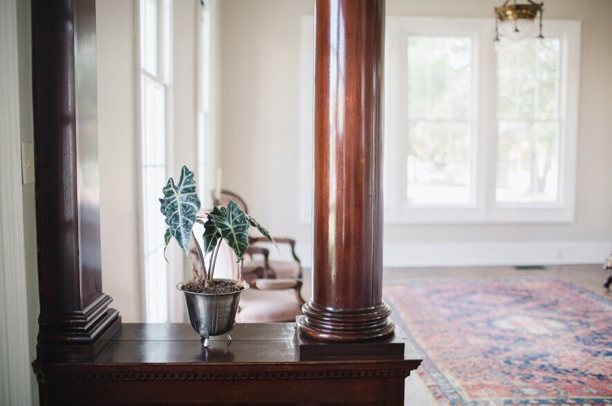 More Photos Of 1031 N Congress St, Jackson Office For Sale