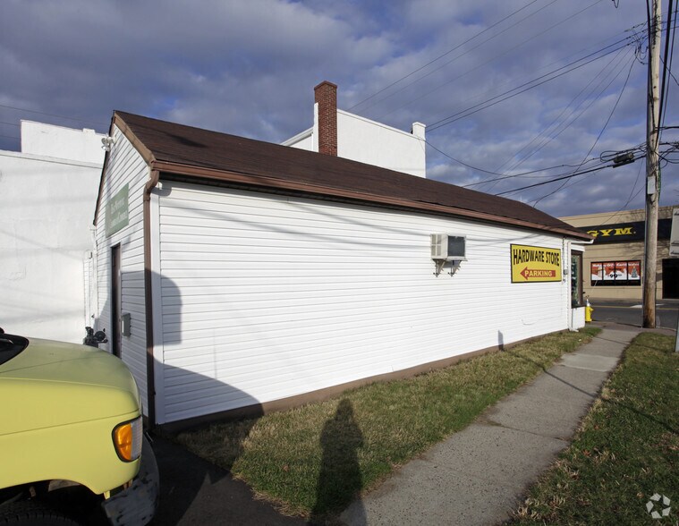 More Photos Of 24 Larkfield Rd, East Northport Office For Lease