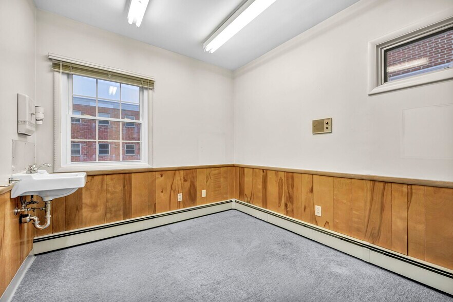 More Photos Of 10570-10574 Ravenna Rd, Twinsburg Office For Lease