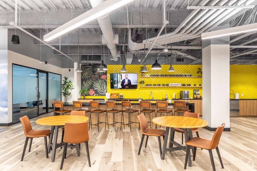 More Photos Of 2300 Wilson Blvd, Arlington Coworking Space