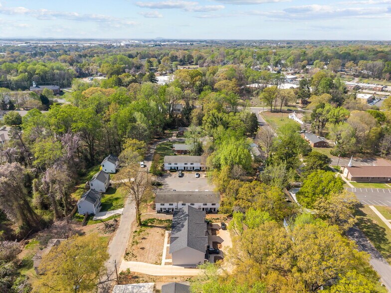 More Photos Of 2909-2917 Burgess Dr, Charlotte Apartments For Sale