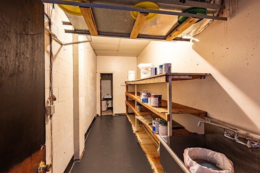 More Photos Of 1080 Johnson St SE, Dawson Specialty For Sale