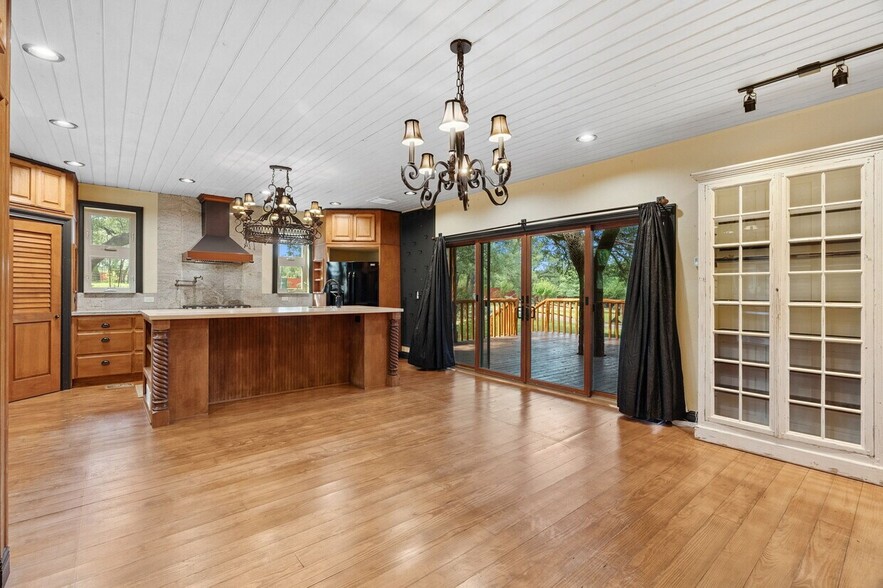 More Photos Of 4032 Ranch Road 3232, Johnson City Hotel For Sale