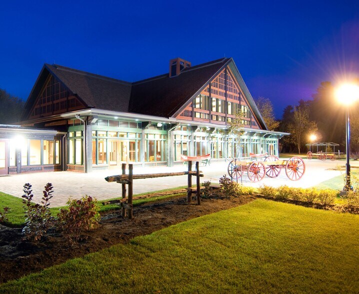 More Photos Of 392 Rue Notre-Dame, Montebello Hotel For Sale