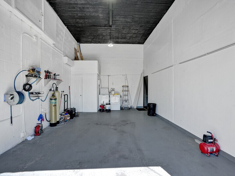 More Photos Of 15-21 NW 9th Ave, Fort Lauderdale Warehouse For Sale
