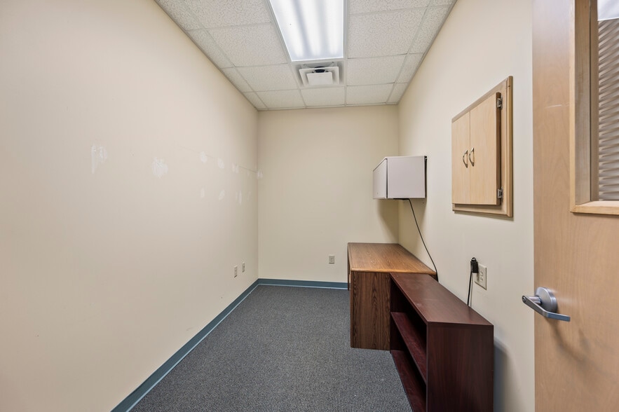 More Photos Of 257 W Kings Hwy, Eden Medical For Sale