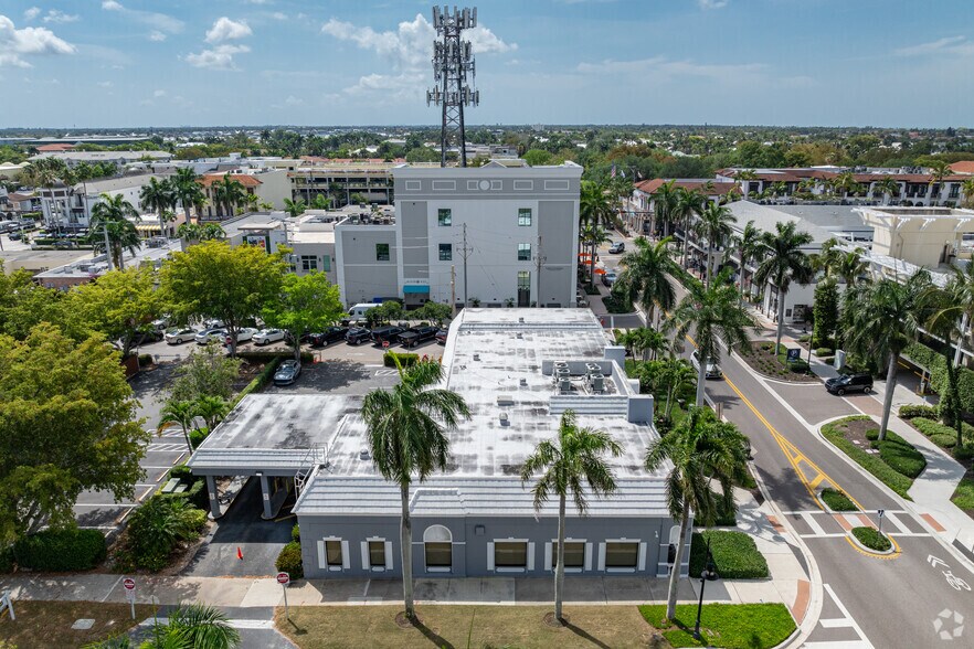 More Photos Of 405-445 8th St S, Naples Bank For Lease