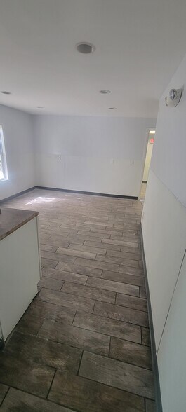 More Photos Of 725 N Wood Ave, Linden Office For Lease
