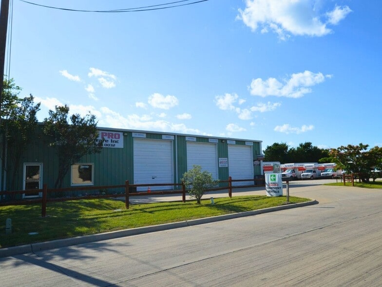 Primary Photo Of 1506 Martinez Ln, Wylie Auto Repair For Sale