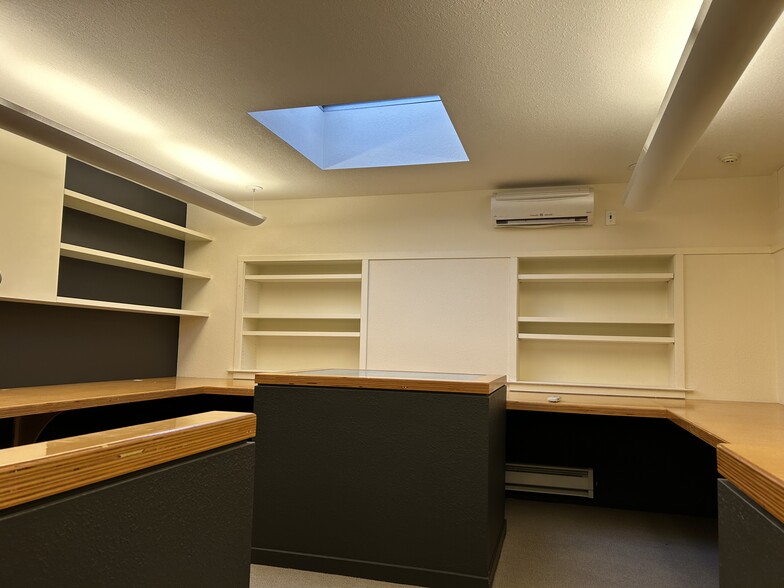 More Photos Of 1260-1280 6th St, Berkeley Warehouse For Sale