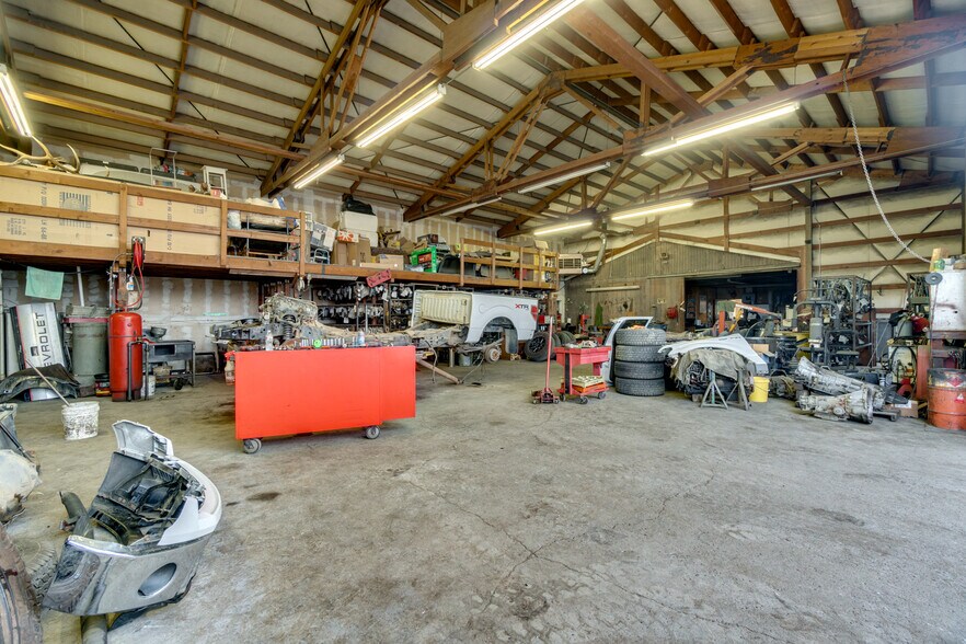 More Photos Of 17308 Highway 99E, Hubbard Auto Salvage Facility For Sale