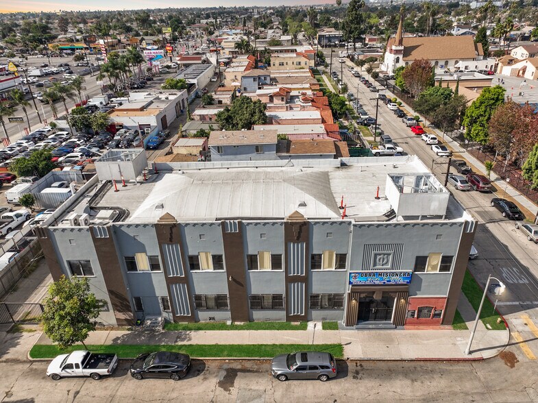 More Photos Of 7101 Menlo Ave, Los Angeles Specialty For Sale
