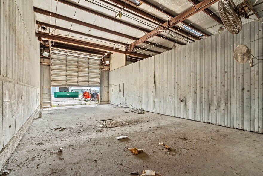 More Photos Of 3806 E Rio Grande St, Victoria Warehouse For Sale