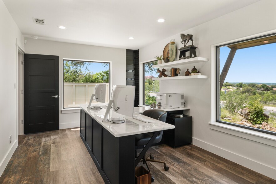 More Photos Of 602 Steve Hawkins Pky, Marble Falls Storefront Retail Office For Sale