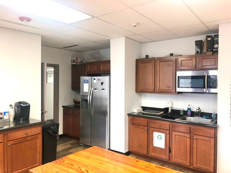 More Photos Of 15 Thames St, Groton Office For Lease