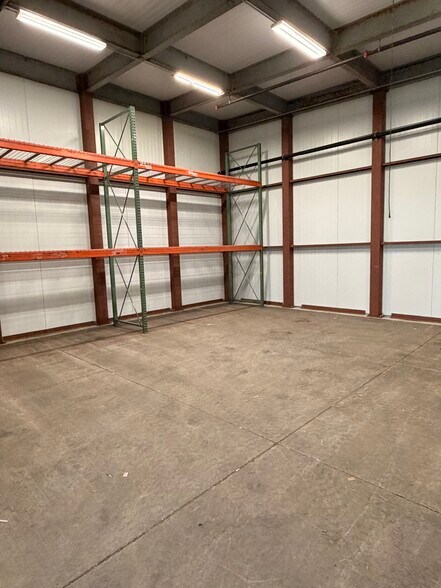 More Photos Of 572 Brewery Ln, Bourbonnais Distribution For Lease