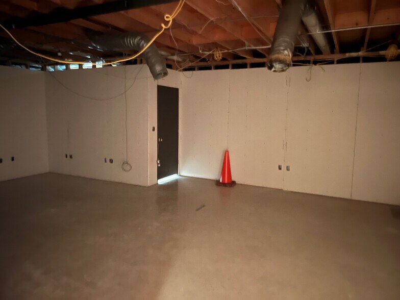 More Photos Of 1240 Stanford Dr, Kankakee Industrial For Sale