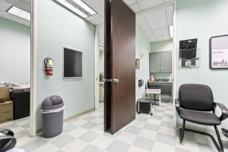 More Photos Of 601 S Sanden Blvd, Wylie Medical For Lease