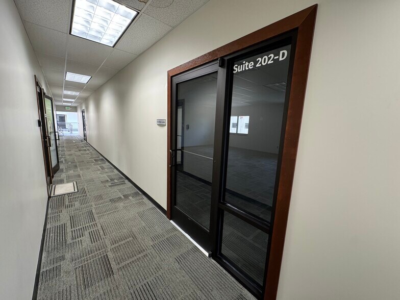 More Photos Of 325 E George Hopper Rd, Burlington Office For Lease