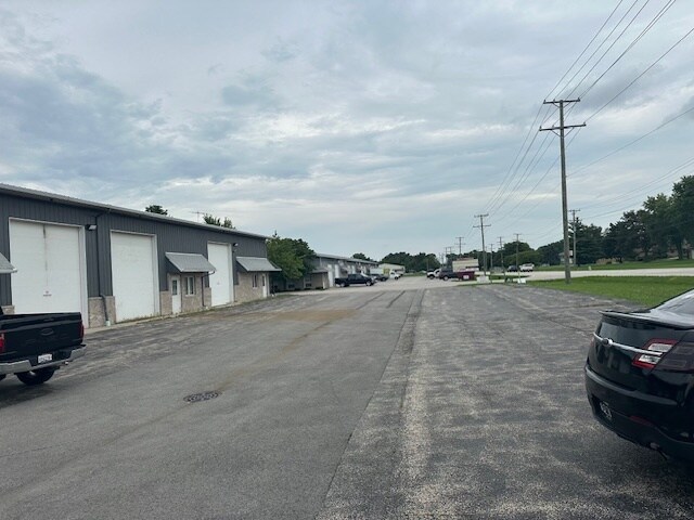 More Photos Of 21601-21627 S Schoolhouse Rd, New Lenox Warehouse For Lease