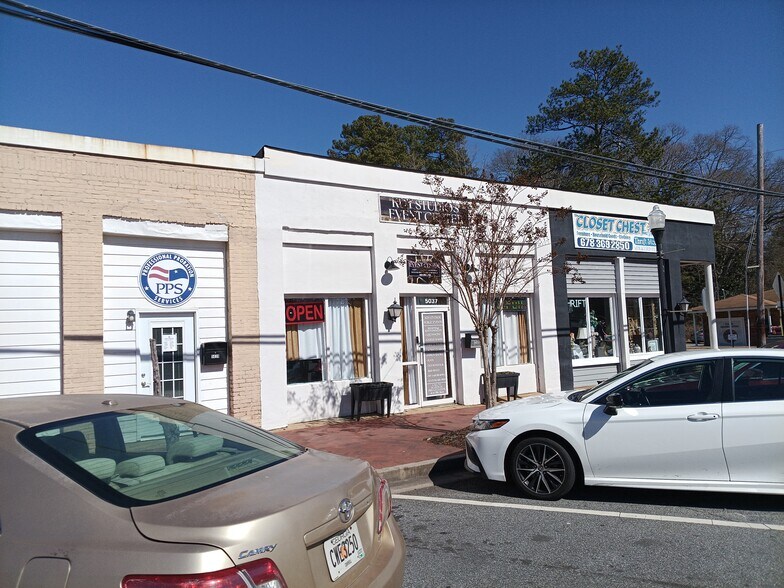 More Photos Of 5037 Union St, Union City Storefront For Sale