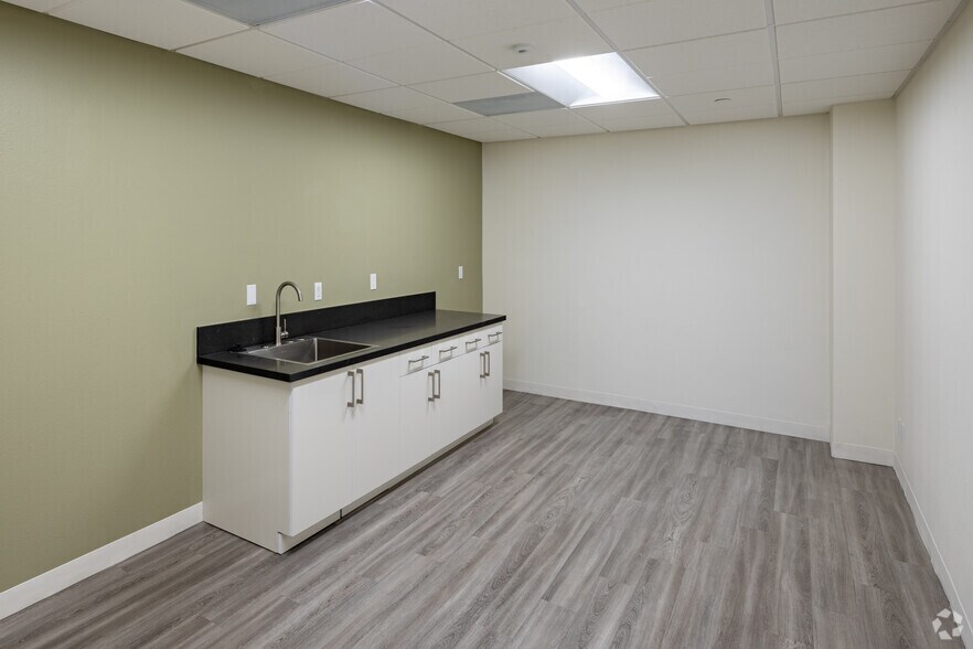 More Photos Of 1210-1230 N Red Gum St, Anaheim Warehouse For Lease