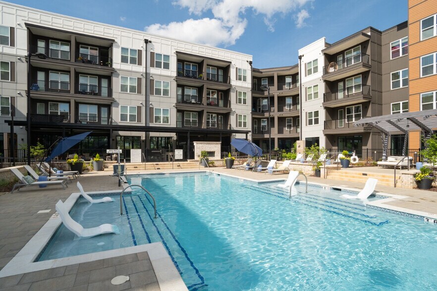 More Photos Of 930 W Mallard Creek Church Rd, Charlotte Apartments For Lease