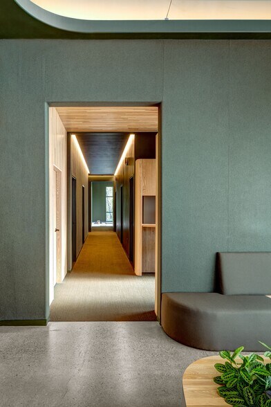 More Photos Of 17449 SW Boones Ferry Rd, Lake Oswego Medical For Sale