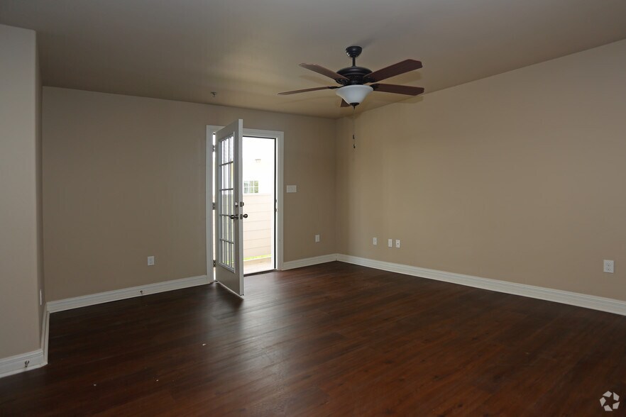 More Photos Of 680 E Ocean Blvd, Los Fresnos Apartments For Lease