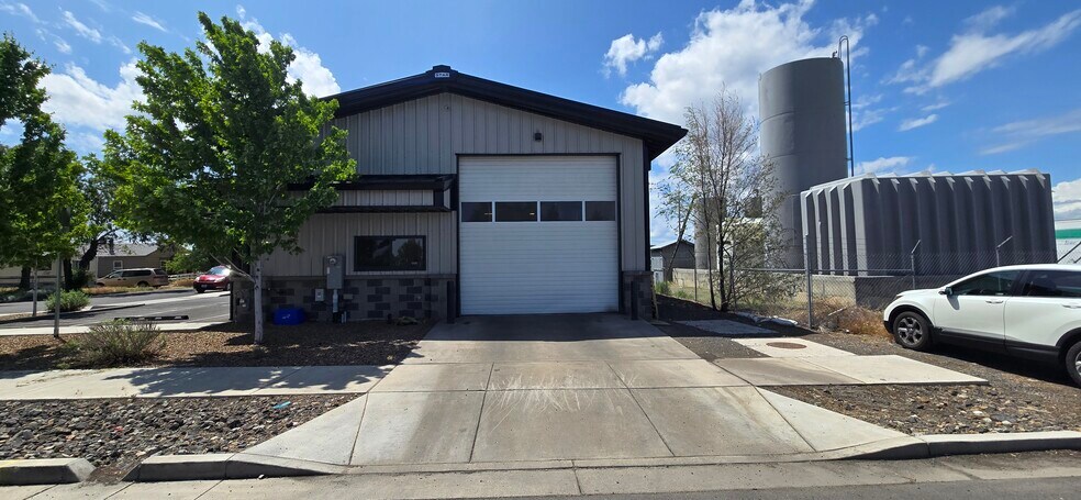 More Photos Of 407 SE Warsaw St, Redmond Service For Sale