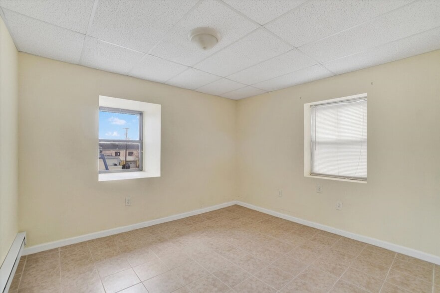 More Photos Of 1938 W Market St, York Freestanding For Sale