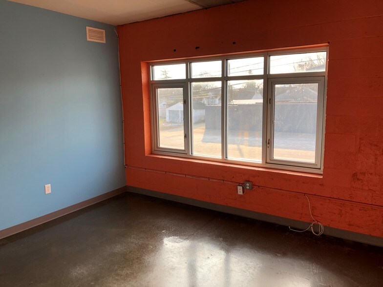 More Photos Of 360-376 Hilton Dr, Ferndale Office For Lease