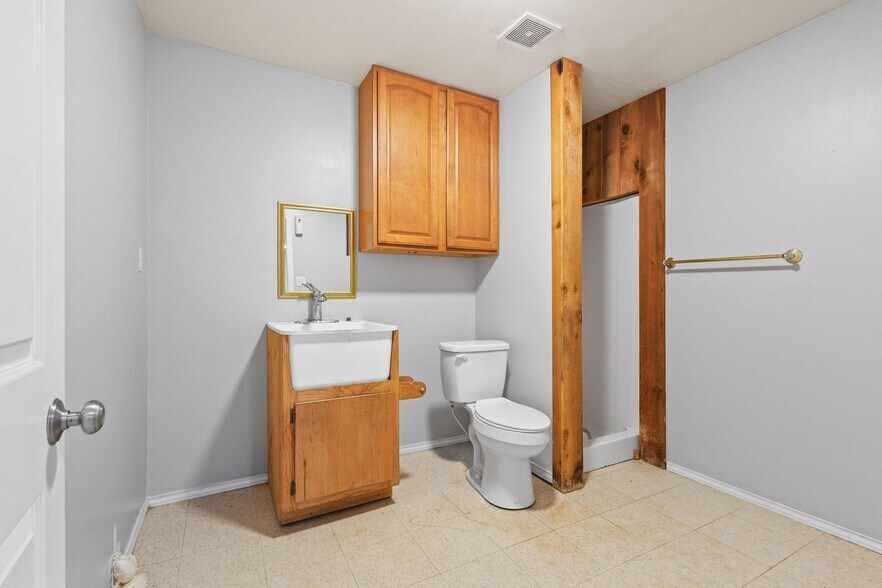 More Photos Of 11416 Hames, Pilot Point Industrial For Lease