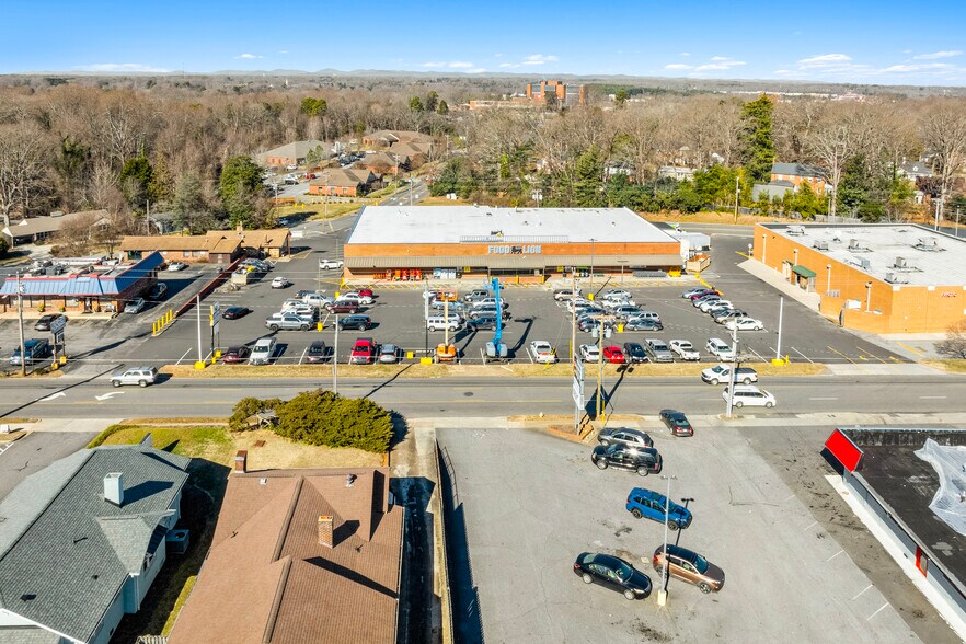 More Photos Of 947 Davie Ave, Statesville Supermarket For Sale