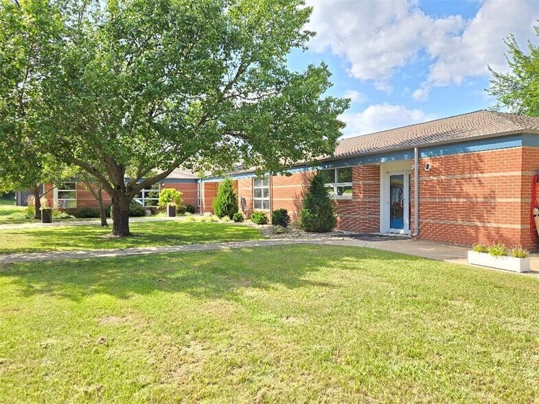 More Photos Of 401 N East St, Paola Office For Sale