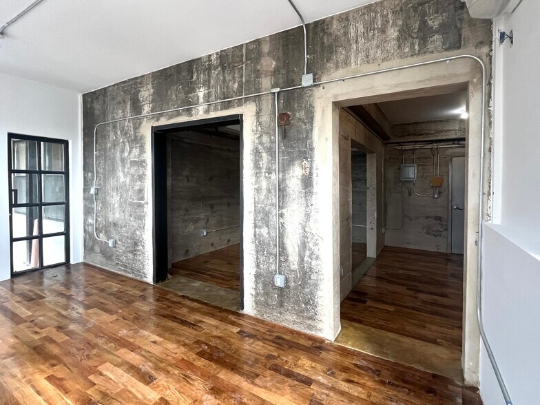 More Photos Of 310 Meserole St, Brooklyn Flex For Lease