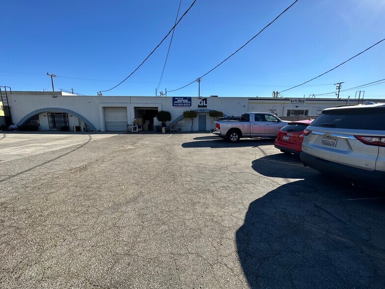 More Photos Of 9036 Owensmouth Ave, Canoga Park Manufacturing For Lease