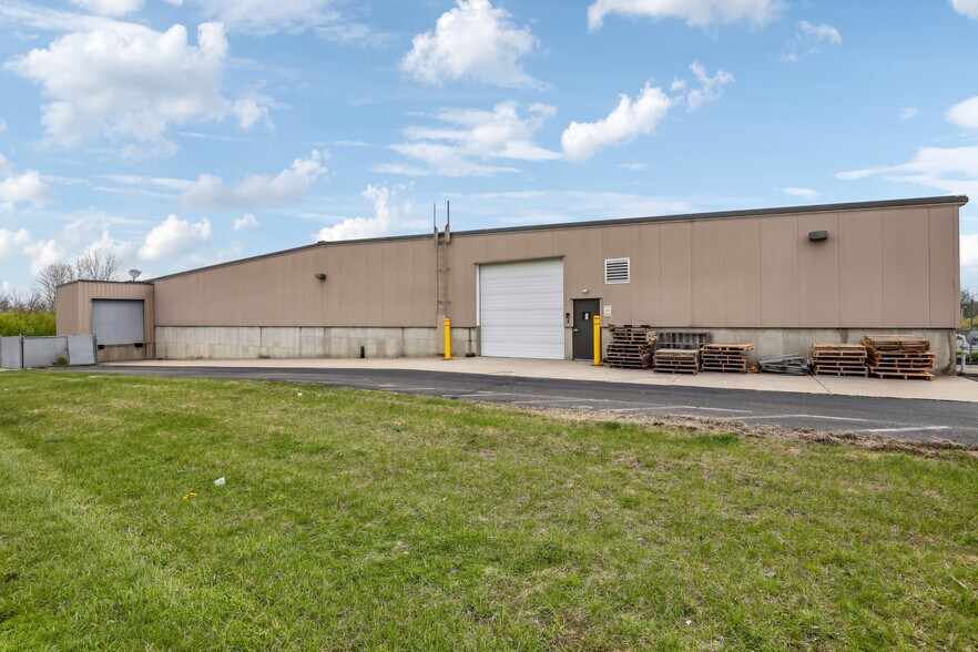 More Photos Of 60 Overbrook Dr, Monroe Flex For Sale