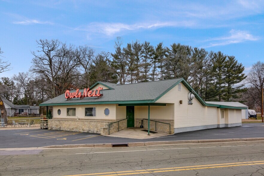 Primary Photo Of 617 E North St, Poynette Restaurant For Sale