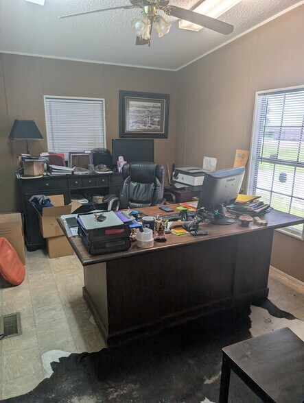 More Photos Of 2933 Hwy 60, Wharton Warehouse For Lease