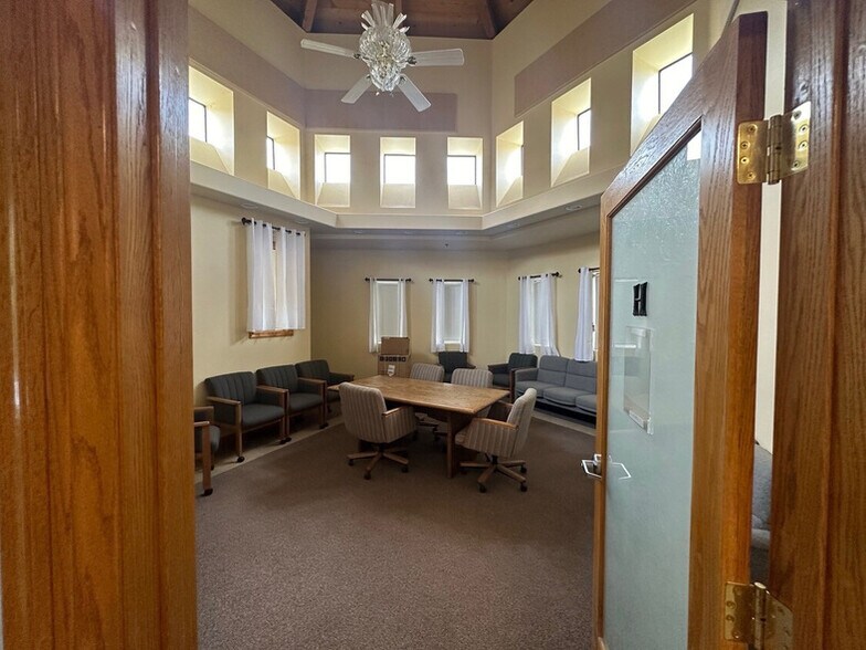 More Photos Of 43533 Ridge Park Dr, Temecula Loft Creative Space For Lease