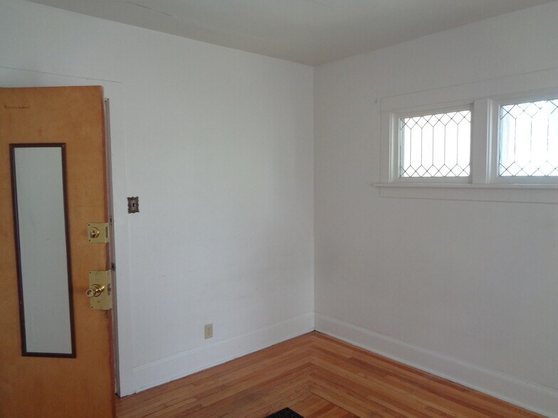 More Photos Of 313 Augusta Ave, Dekalb Apartments For Sale