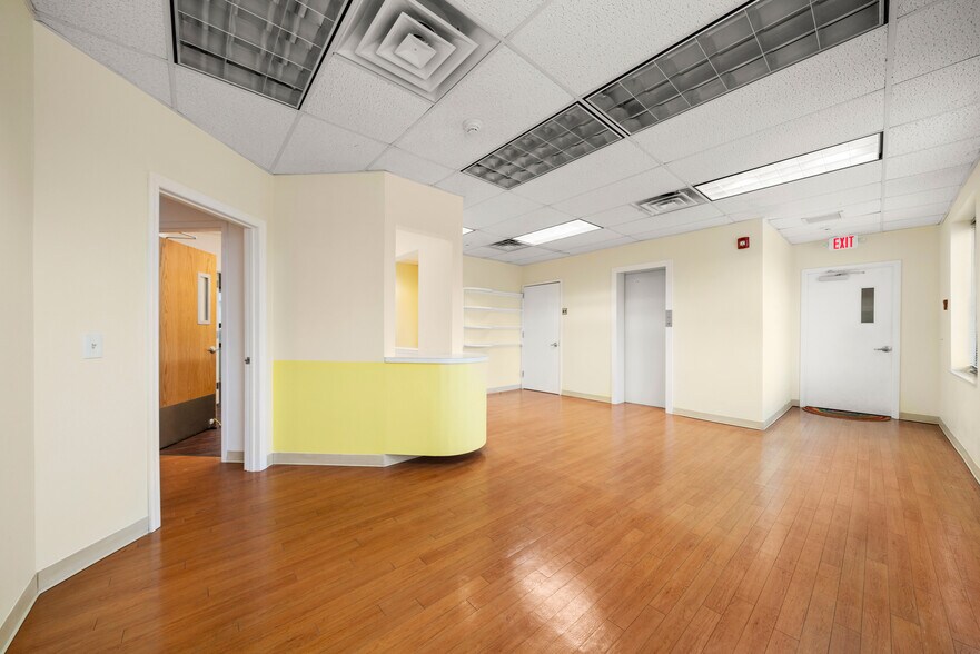 More Photos Of 2083 Center Ave, Fort Lee Medical For Lease