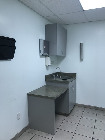 More Photos Of 1310 W St Marys Rd, Tucson Medical For Lease