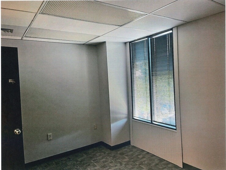 More Photos Of 1020 Woodman Dr, Dayton Medical For Lease