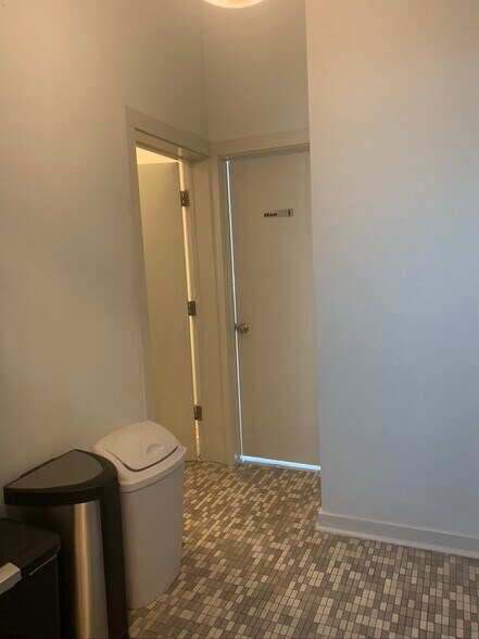 More Photos Of 1467 N Elston Ave, Chicago Loft Creative Space For Lease