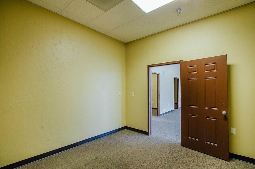 More Photos Of 33-49 Briggs Dr, Ontario General Retail For Lease